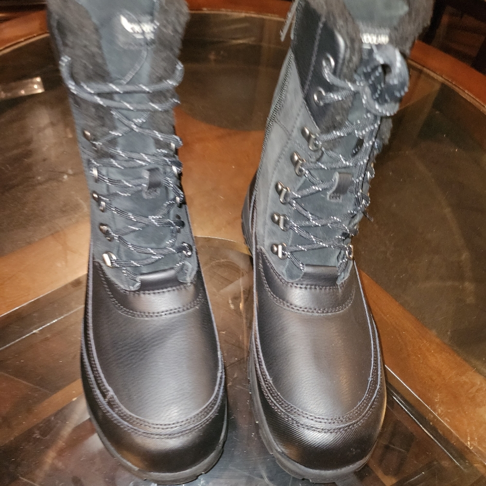 Waterproof boot - Picture 3 of 10